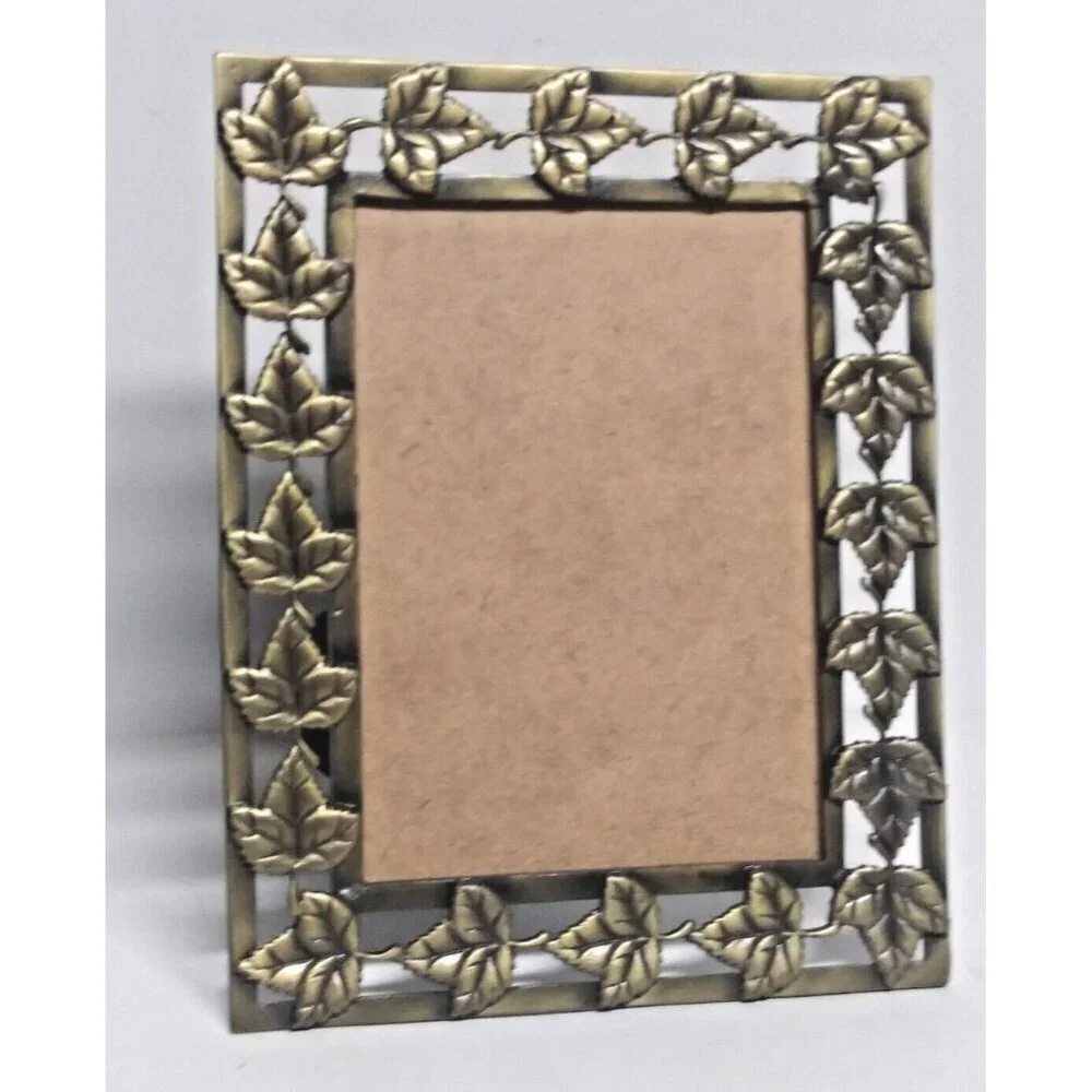 VTG Picture Frame Cast metal antique gold tone leaves leaf pattern for 6.5 x 4.5